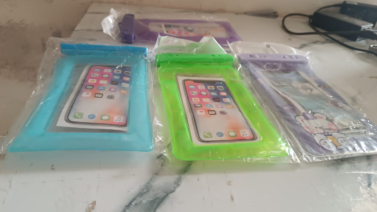 Pouch Cover Mobile Water Protector (1 Pc / Mix Color) Pouch Cover Mobile Water Protector (1 Pc / Mix Color)